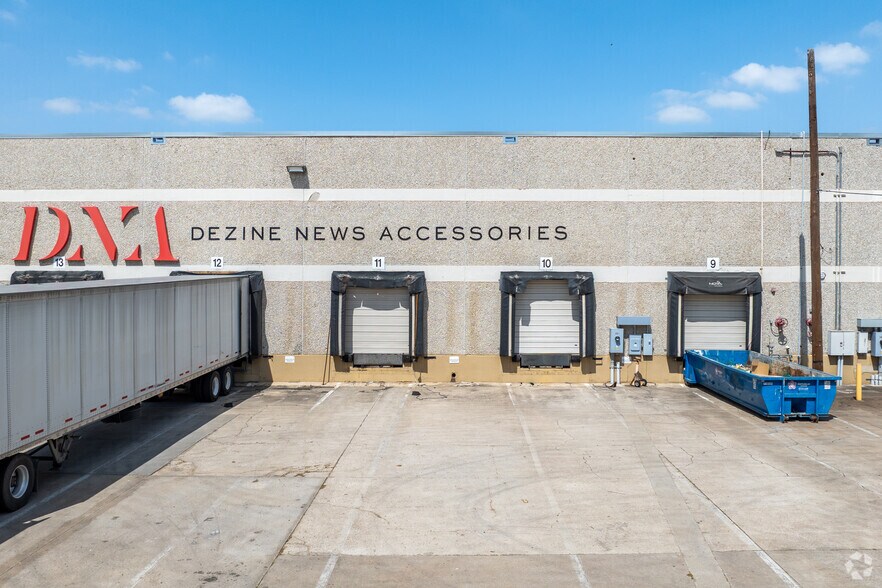 More Photos Of 3951 La Reunion Pky, Dallas Distribution For Lease