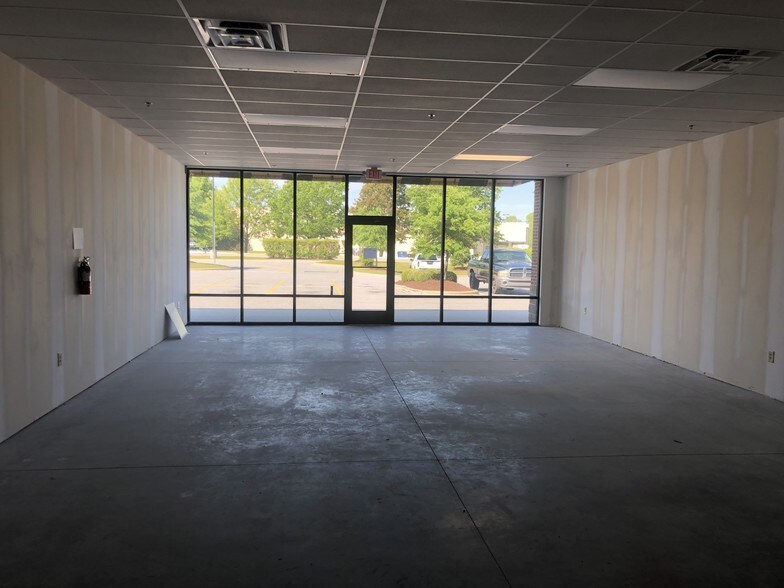 More Photos Of 4600 E 10th St, Greenville General Retail For Lease