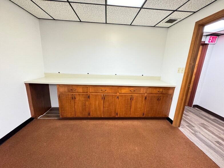 More Photos Of 132 Main St, Southington Bank For Lease