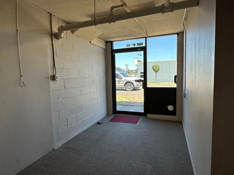 More Photos Of 1801 9th Ave, Longview Office For Lease