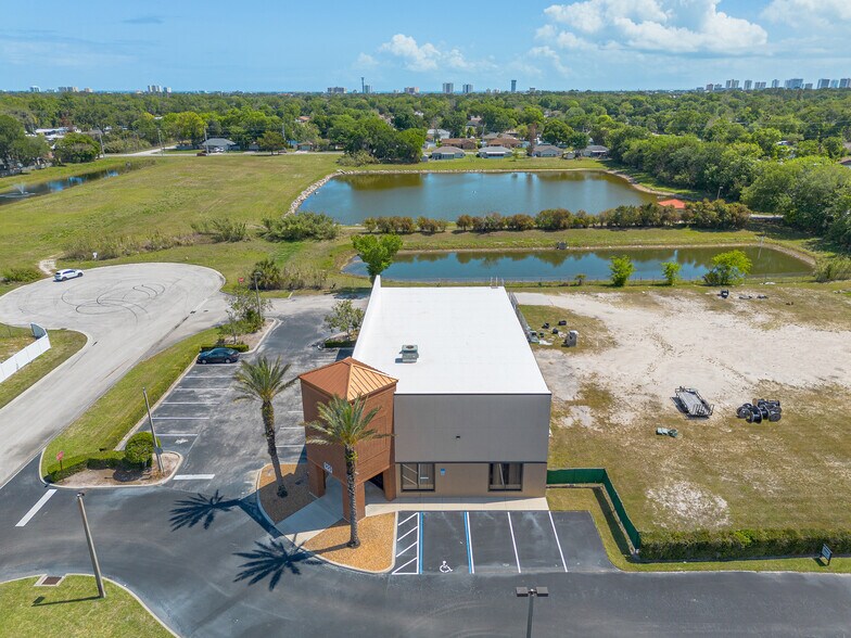 More Photos Of 905 Foster Way, South Daytona Warehouse For Lease