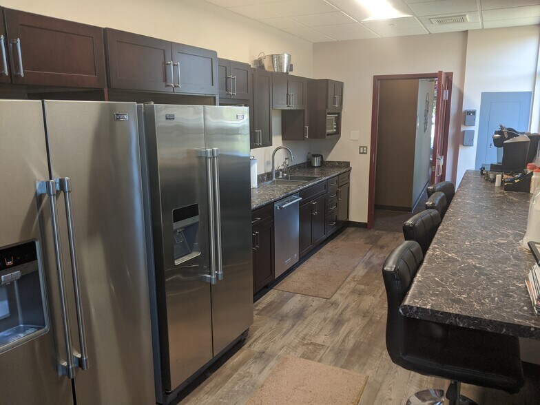 More Photos Of 26 Schroeder Ct, Madison General Retail For Lease