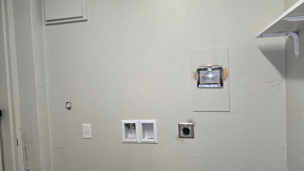 More Photos Of 2573 Campus Dr, Klamath Falls General Retail For Lease