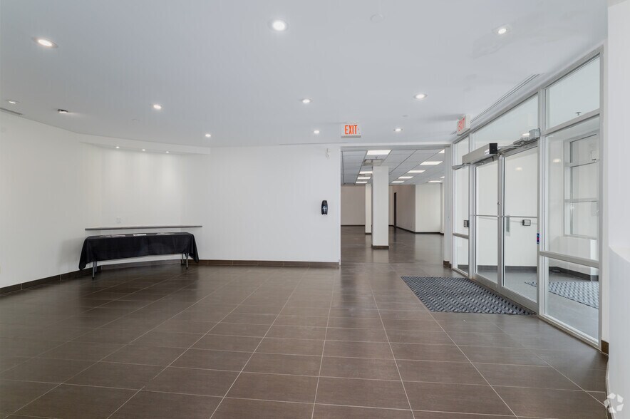 More Photos Of 2351 Upper Middle Rd E, Oakville Warehouse For Lease