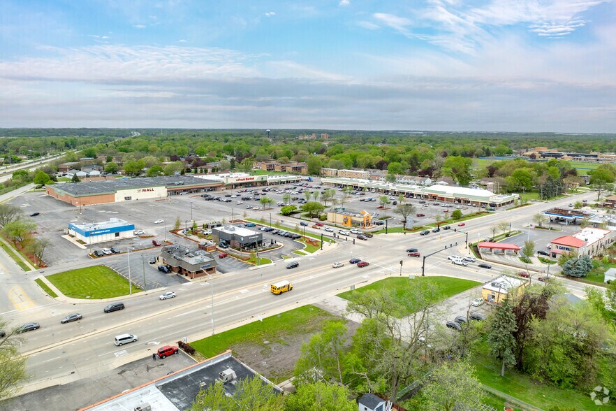 More Photos Of 300 S McLean Blvd, Elgin Unknown For Lease