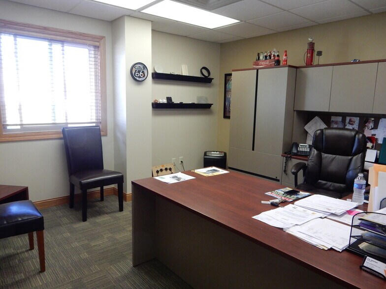 More Photos Of 120 Bentley Ct, Findlay Warehouse For Lease