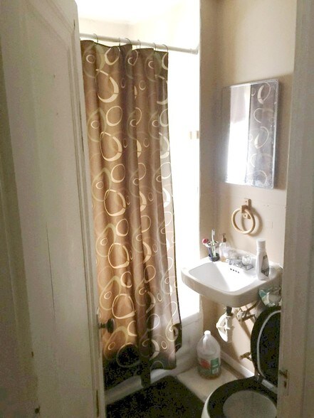 More Photos Of 131 Hobbs Ave, Joliet Apartments For Sale