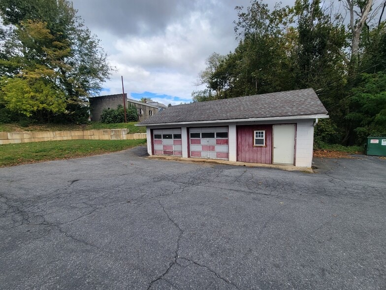 More Photos Of 6618 S Delaware Dr, Bangor Restaurant For Lease