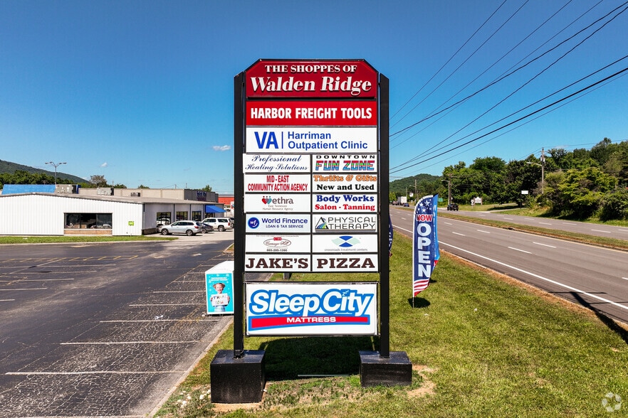 Primary Photo Of 2305 N Gateway Ave, Rockwood Unknown For Lease