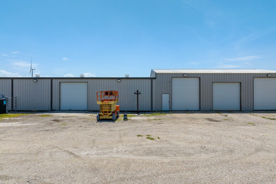 More Photos Of 8808 County Road 1458, Taft Flex For Sale