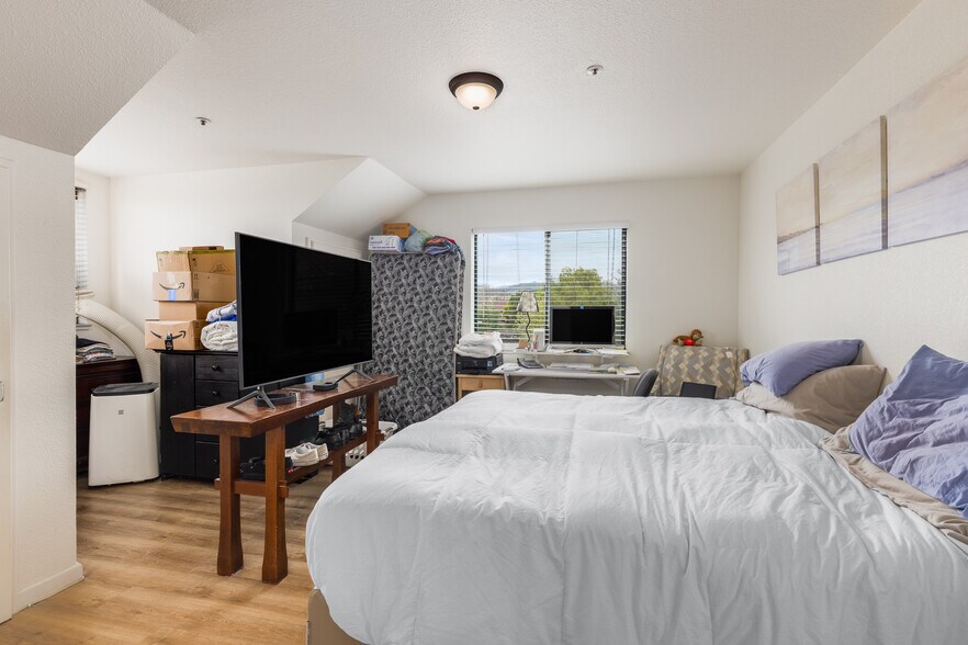 More Photos Of 1260-1278 Broadway, Sonoma Freestanding For Sale