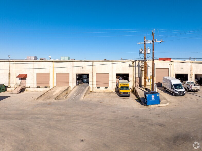 More Photos Of 3005-3031 Interstate Dr, San Antonio Unknown For Lease