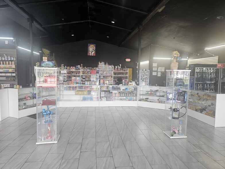 More Photos Of 5940 Merrill Rd, Jacksonville Storefront For Sale