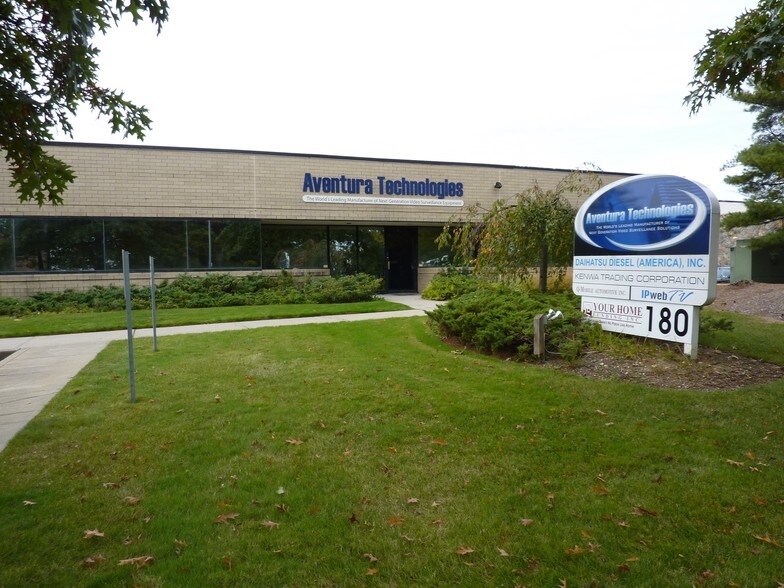 More Photos Of 180 Adams Ave, Hauppauge Flex For Lease