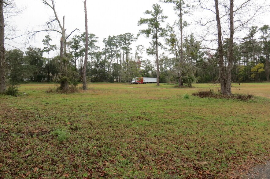 More Photos Of 7585 Wilson Blvd, Jacksonville Warehouse For Lease