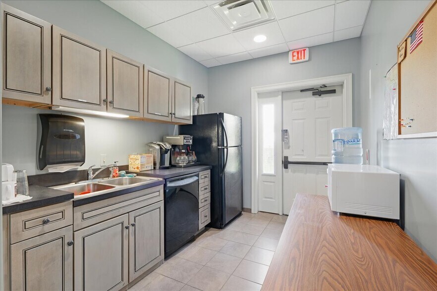 More Photos Of 2545 N Opdyke Rd, Auburn Hills Medical For Sale