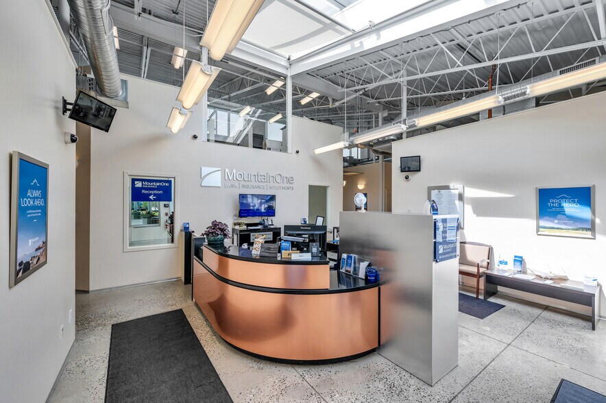 More Photos Of 111 Silver Lake Blvd, Pittsfield Office For Sale