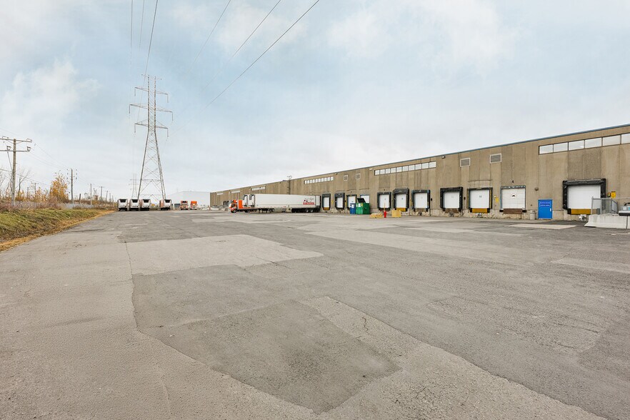 More Photos Of 1375 Rue Newton, Boucherville Industrial For Sale