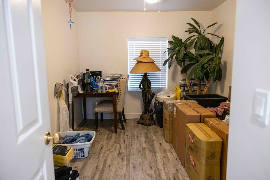 More Photos Of 5732 W Maryland Ave, Glendale Truck Terminal For Sale