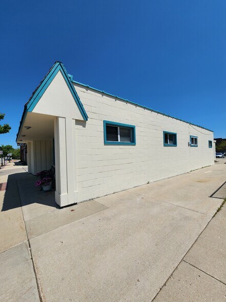 More Photos Of 1220 12th Ave, Grafton Storefront Retail Office For Sale