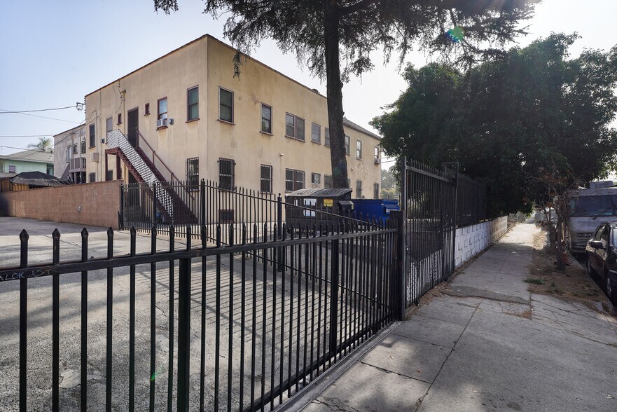 More Photos Of 1519 W 30th St, Los Angeles Apartments For Sale