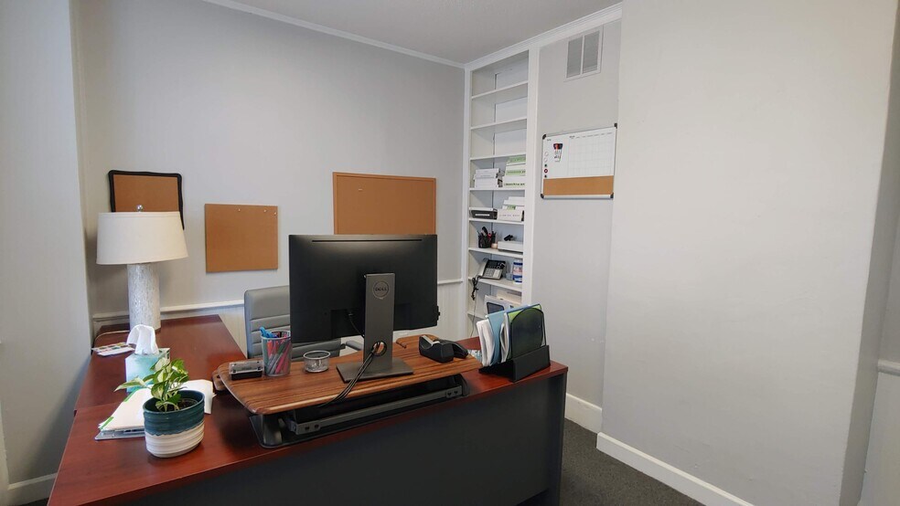 More Photos Of 407 W Main St, Lexington Office For Lease