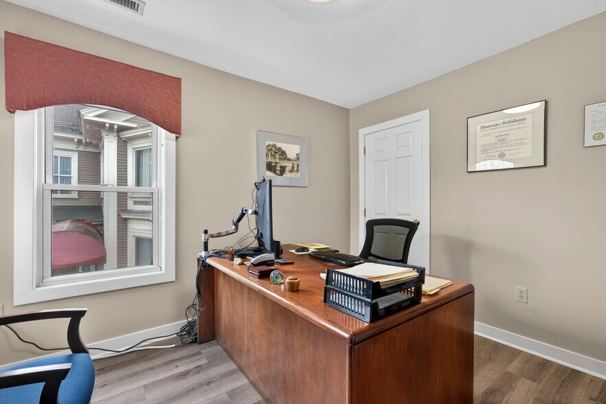 More Photos Of 35 E Pearl St, Nashua Office For Sale