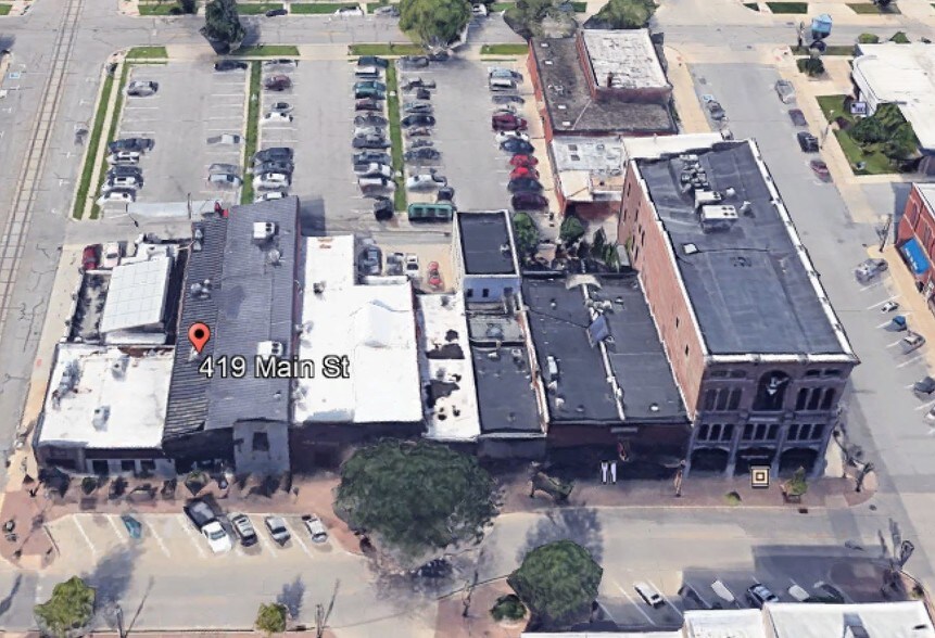 More Photos Of 419 Main St, Cedar Falls Storefront For Lease