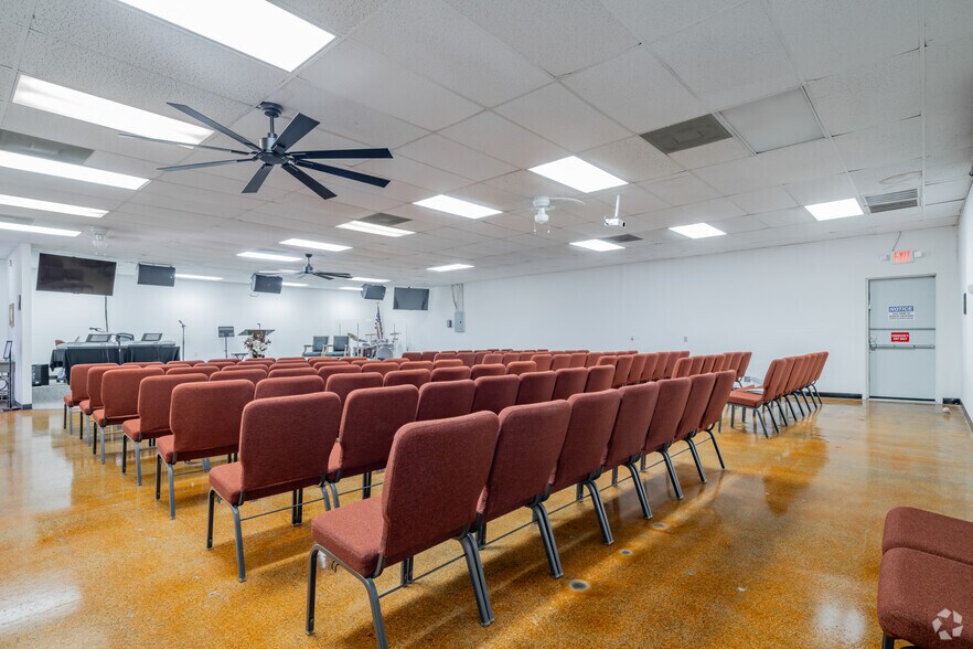 More Photos Of 4801-4809 Lakebend West Dr, San Antonio Freestanding For Sale