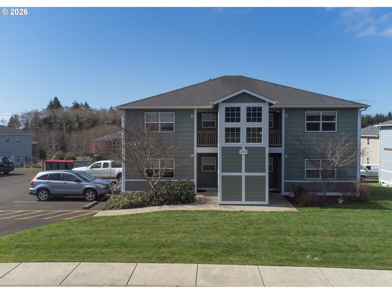 More Photos Of 2037 SE Huckleberry Ave, Warrenton Apartments For Sale