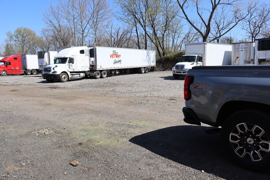 More Photos Of Catasauqua Ave., Whitehall Warehouse For Lease
