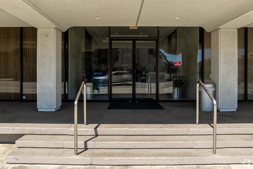 More Photos Of 4311 Wilshire Blvd, Los Angeles Office For Lease