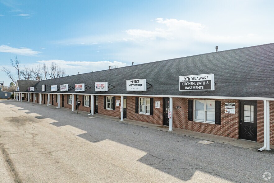More Photos Of 5609-5621 Dupont Pky, Smyrna Office For Lease