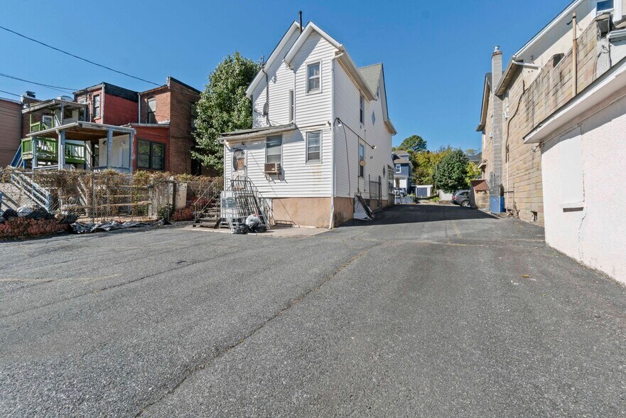 More Photos Of 5447 Belair Rd, Baltimore Storefront Retail Office For Sale