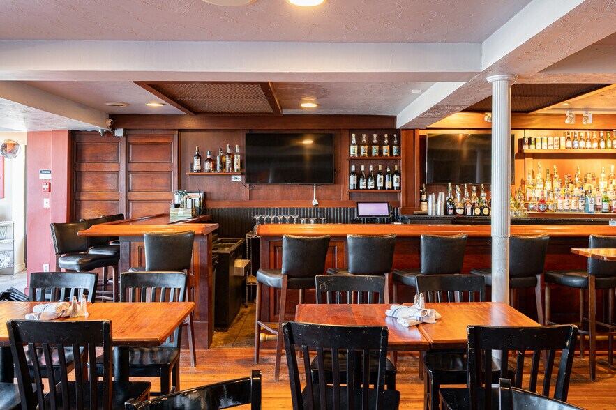 More Photos Of 145 Nantasket Ave, Hull Storefront For Sale