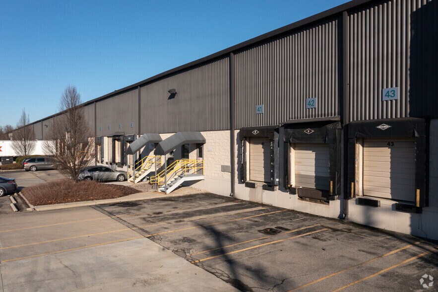 More Photos Of 4750 Lake Forest Dr, Blue Ash Warehouse For Lease