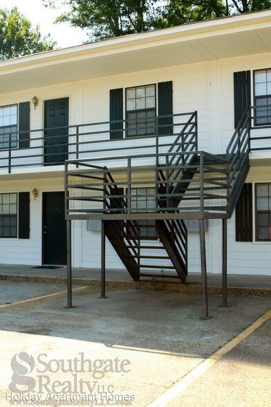More Photos Of 2006 Oak Grove Rd, Hattiesburg Apartments For Sale