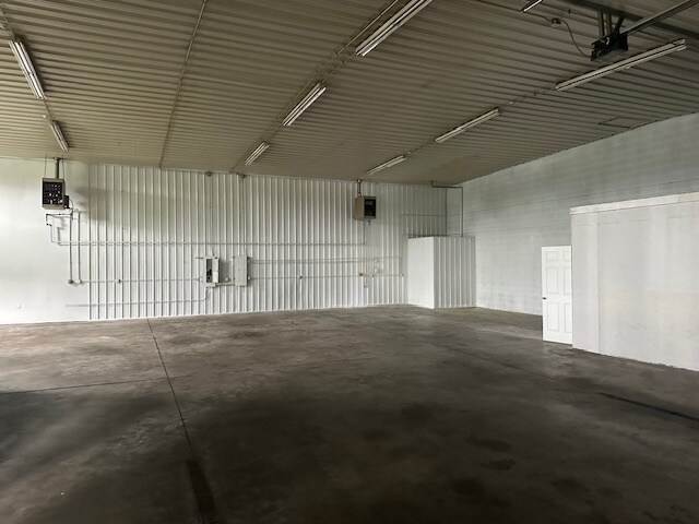 More Photos Of 21601-21627 S Schoolhouse Rd, New Lenox Warehouse For Lease