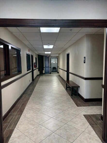 More Photos Of 1025 SW 4th St, Moore Medical For Lease