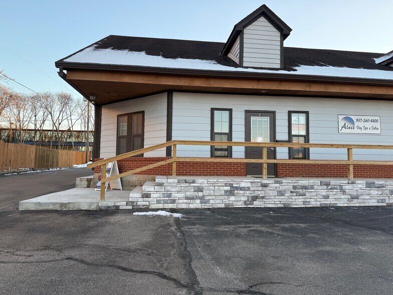 More Photos Of 264 N Main St, Centerville Storefront Retail Office For Lease