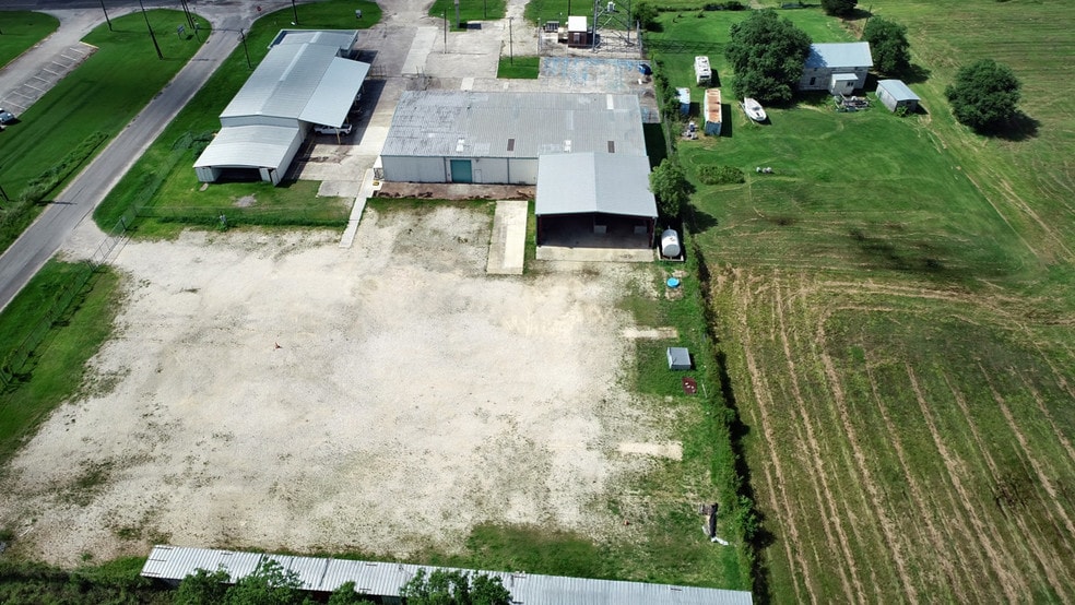 More Photos Of 12841 Highway 90, Beaumont Warehouse For Lease