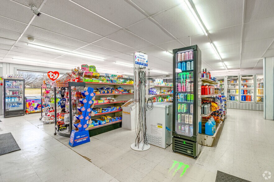 More Photos Of 1201 6th St, Ryan General Retail For Sale