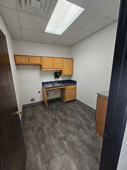 More Photos Of 2719 E Elms Rd, Killeen Warehouse For Lease