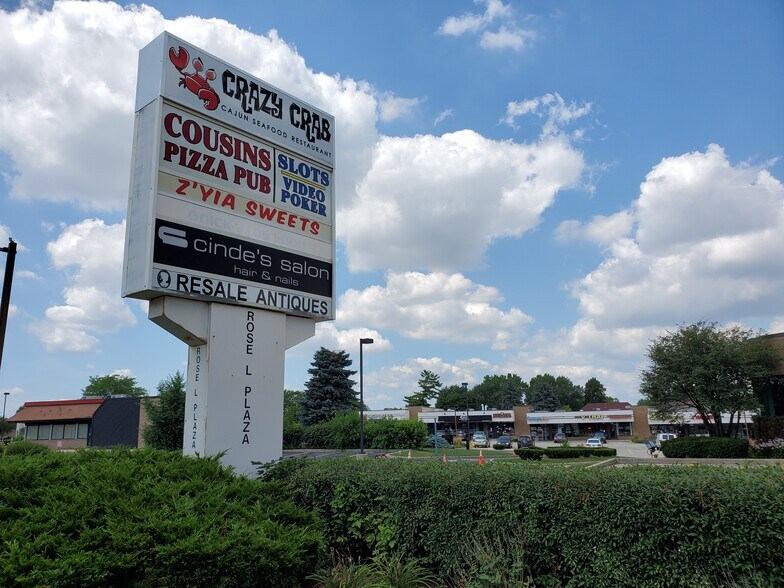 More Photos Of 960-998 Lake St, Roselle Unknown For Lease