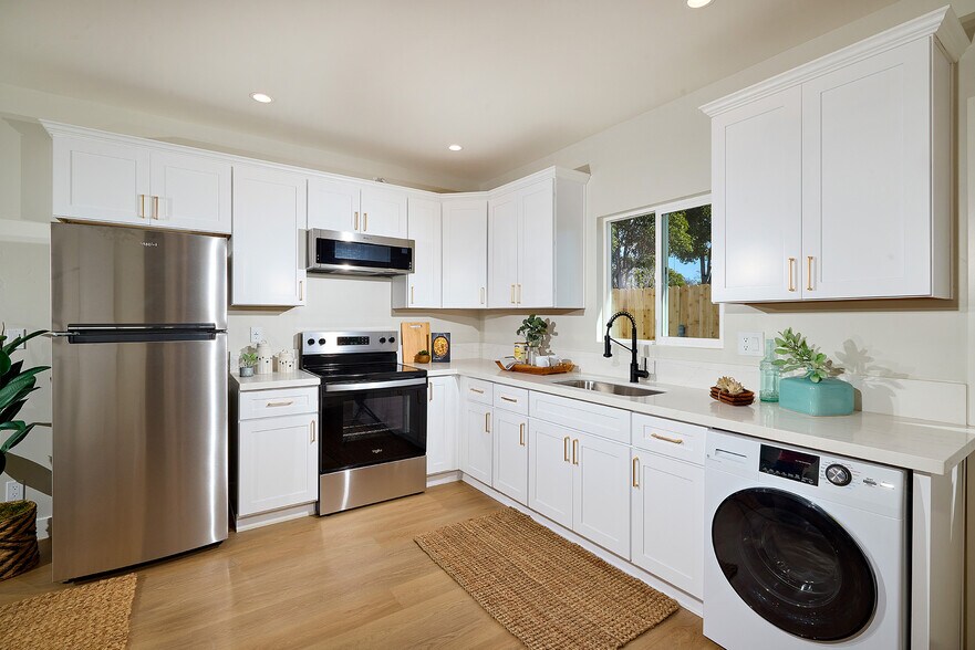 More Photos Of 735 Pine Ave, Carlsbad Multifamily For Sale