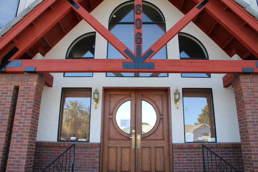 More Photos Of 606 S 9th St, Las Vegas Office Residential For Lease