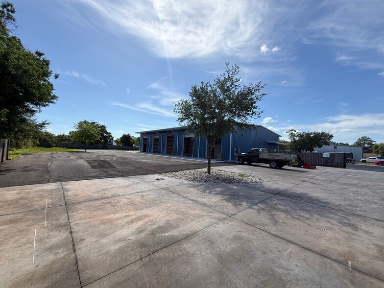 More Photos Of 6940 Sonny Dale Dr, West Melbourne Warehouse For Lease