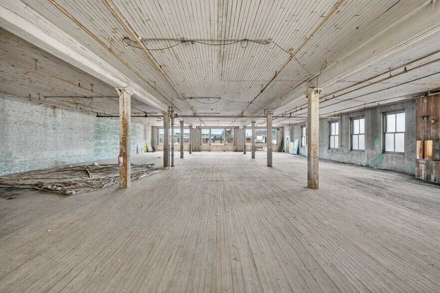 More Photos Of 610 Monroe St, Toledo Storefront Retail Residential For Sale