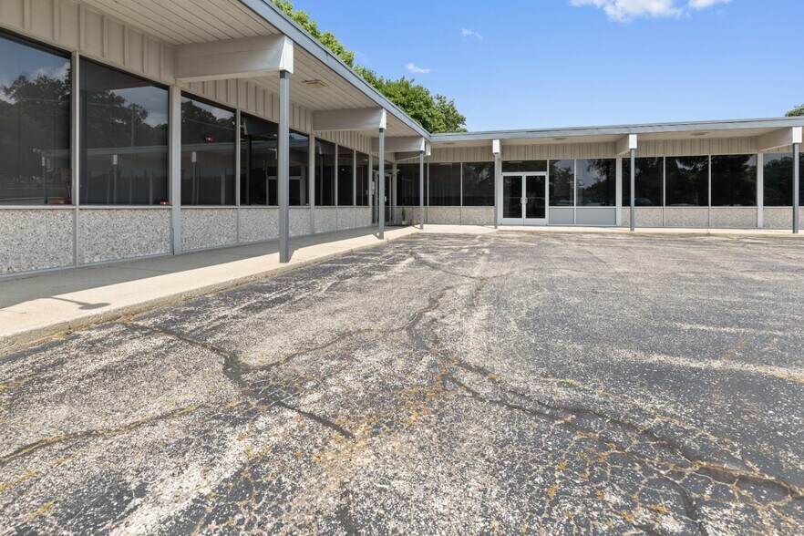 More Photos Of 728 N Prospect St, Rockford Office For Sale