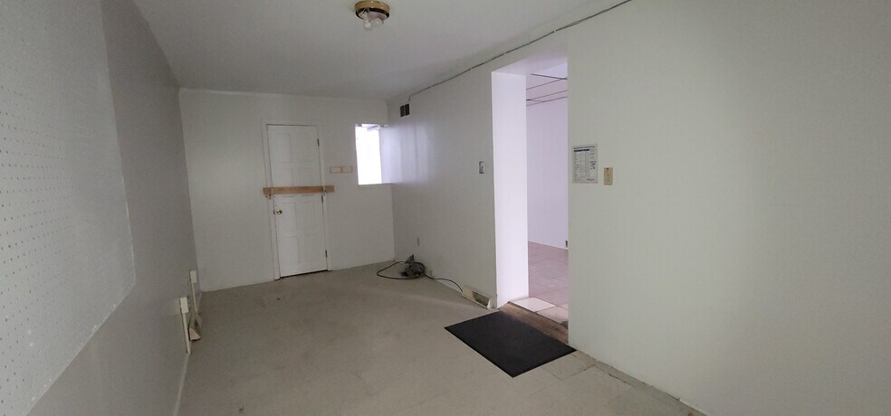 More Photos Of 52 S 6th St, Reading General Retail For Lease